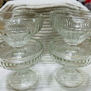 Vintage 4 anchor hocking footed sherbet dishes. Mint condition.